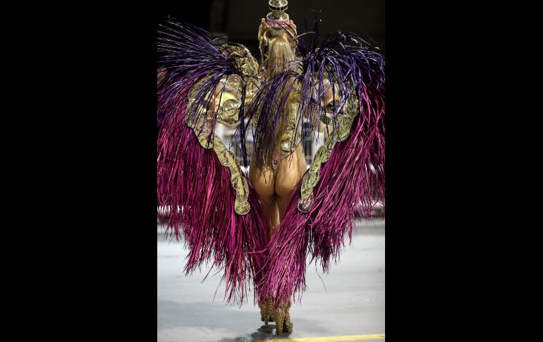 Una integrante de la escuela de samba del Grupo Especial