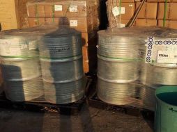 En total fueron asegurados seis tambos metálicos con capacidad de 200 litros cada uno. Cortesía