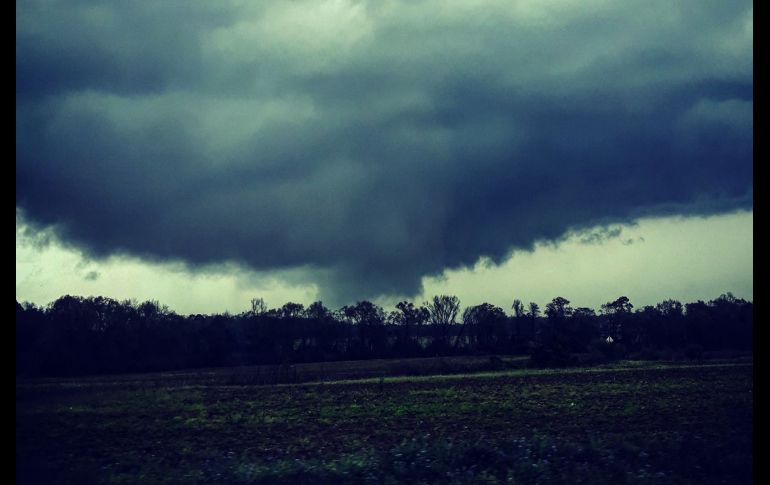 Un tornado captado a su paso por Dothan, Alabama. AFP/INSTAGRAM@Justin Merritt