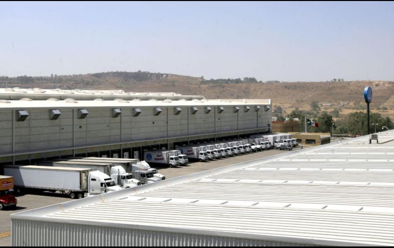Desde las nuevas instalaciones suministrarán mercancía a más de mil 600 tiendas en 14 Estados. En la foto, el  Cedis Occidente, en la carretera a Zapotlanejo. EL INFORMADOR/Archivo