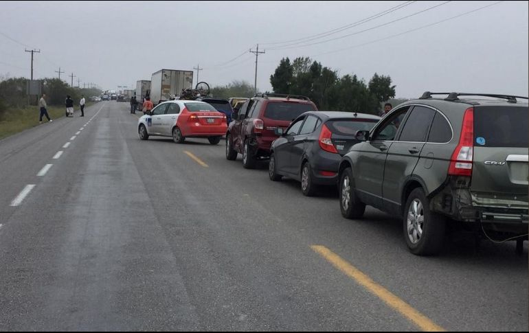 En el kilómetro 200 se realizó el cierre parcial de la carretera a partir de las 11:00 horas. TWITTER