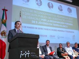 Alejandro Encinas, subsecretario de Derechos Humanos de la Secretaría de Gobernación; y Cuitláhuac García, gobernador de Veracruz, encabezaron este acto. SUN/D. Sánchez