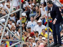 A su arribo, Guaidó fue aplaudido por cientos de simpatizantes y saludado por una decena de diplomáticos que le manifestaron su respaldo. REUTERS/M. Quintero