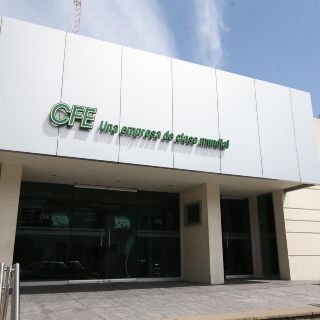 S&P ajusta calificaciones de CFE y 77 instituciones financieras