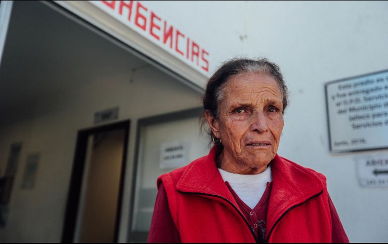 Martha acudió a la Cruz Verde de Federalismo, pero con todo y descuentos no pudo pagar los 100 pesos que le cobraron por atender a su hijo. Otra paciente le prestó dinero. EL INFORMADOR/G. Gallo