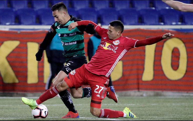 El chileno Diego Valdés, al minuto 42, y el argentino Julio Furch, al 47', lograron las anotaciones de la victoria. AP/J. Cortez