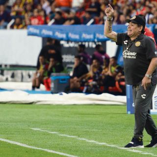 Tapatíos apapachan a Maradona