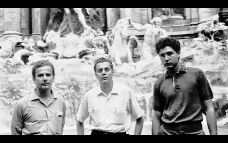 En la Fuente de Trevi, Harry Dubín, el Siqui Rosales y Carlos Álvarez Bermejillo.
