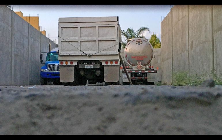 En el sitio se encontraron camiones y pipas que, se presume, se utilizaban para el robo de combustible. SUN /V. Rosas
