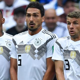 Jugadores critican a entrenador alemán por excluirlos de la Selección