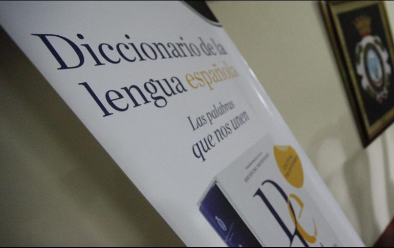 La actualización de la RAE contiene mil ocho nuevos artículos, mil 911 acepciones, 122 subacepciones y más de 24 mil ejemplos sobre materias como máquinas bélicas. EFE / ARCHIVO
