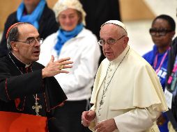 Philippe Barbarin (izq) y el Papa Francisco (der) durante una conferencia en noviembre de 2016. AFP / ARCHIVO
