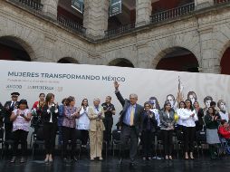 El Mandatario señaló que en su gobierno ''vamos a estar siempre luchando por la igualdad de mujeres y hombres''. NTX / G. Durán