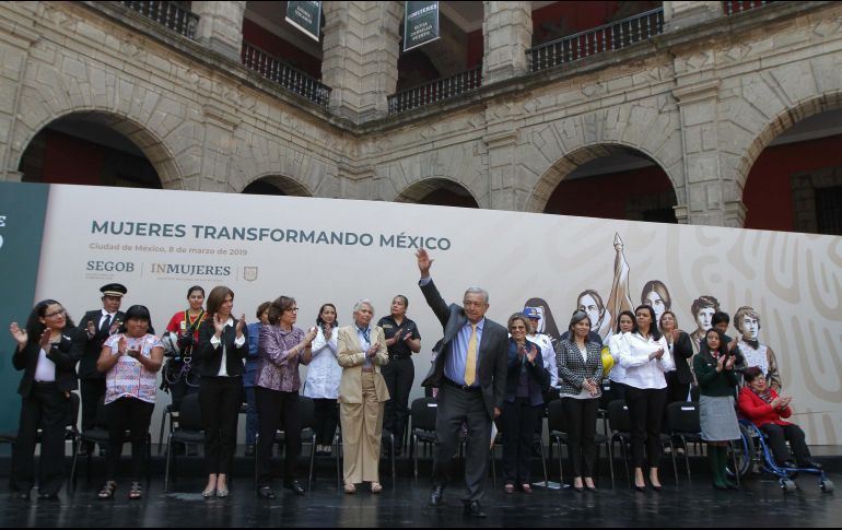 El Mandatario señaló que en su gobierno ''vamos a estar siempre luchando por la igualdad de mujeres y hombres''. NTX / G. Durán