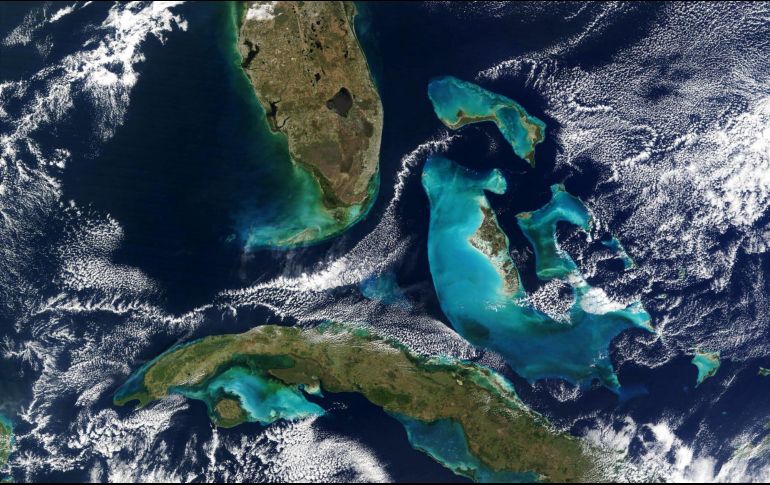 Una persona fue vista nadando en el lago cerca del avión, pero no ha sido identificada. EL INFORMADOR / ARCHIVO