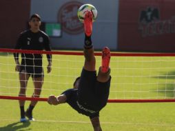 Los jugadores rojiblancos visitan a los Gallos con la mira en salir de la mala racha para llegar embalados a los duelos contra el América. TWITTER/@chivas
