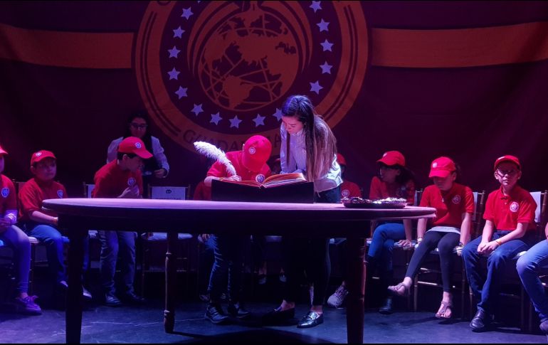 El CongreZo KidZania quedó inaugurado con la protesta de los pequeños congresistas. EL INFORMADOR/E. Esparza