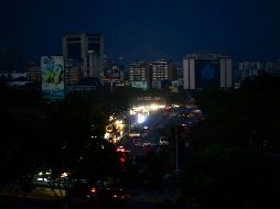 Aunque el servicio se ha restablecido en algunos puntos, más de la mitad del país suma 42 horas ininterrumpidas sin electricidad. AFP / R. Schemidt