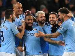 Sterling (C) anotó sus tres tantos en menos de un cuarto de hora (a los minutos 46, 50 y 59). AFP/L. Parnaby