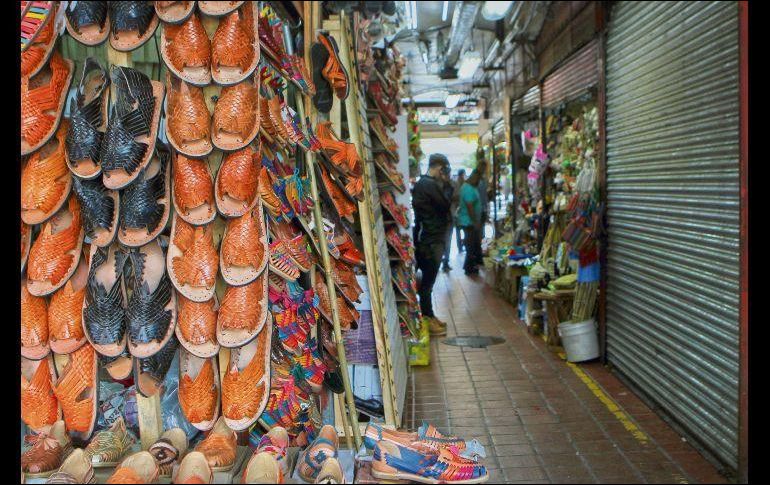 En el Mercado del Mar algunos locatarios denunciaron abusos e intimidación por parte de inspectores. EL INFORMADOR / ARCHIVO