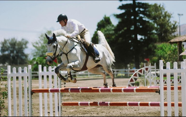 A lomos de “Cornet’s Dreams” fue como Arturo Parada logró triunfar en la prueba libre con obstáculos a 1.30 metros. EL INFORMADOR / G. Gallo