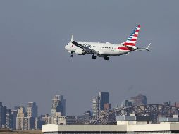 Alrededor del mundo hay 3331 unidades de este modelo propiedad de distintos dueños. Un Boeing 737 Max 8 llega hoy al aeropuerto LaGuardia de Nueva York. AFP/D. Angerer