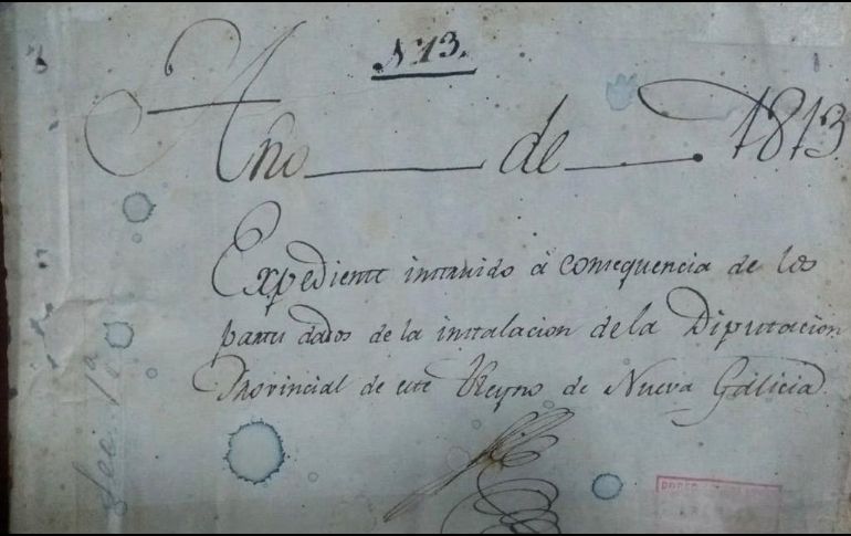 Documentos con más de dos siglos de antigüedad resguardados en el archivo histórico del Congreso del Estado, fueron dañados con mutilaciones con guillotina, colocación de sellos y cinta adhesiva. EL INFORMADOR / ARCHIVO