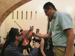 La sesión es guiada por Daniel Lona, coordinador de ECOS, Música para el desarrollo. CORTESÍA