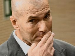 La seriedad de “Zizou” en su presentación como salvador del Madrid fue evidente. El desafío es mayúsculo. AFP