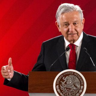 Promete AMLO corregir alza en combustibles