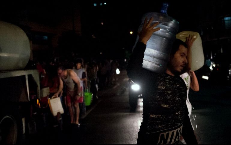 El gobierno de Maduro afirma que las fallas eléctricas se deben a un ataque cibernético perpetrado por EU y opositores locales. AFP / ARCHIVO
