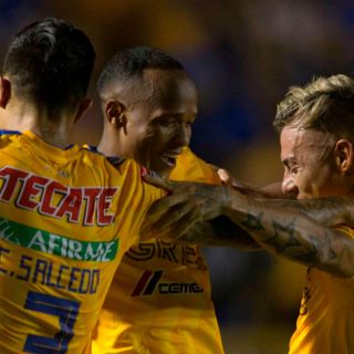 Carlos Salcedo y Tigres avanzan en Concachampions