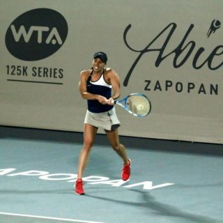 Giuliana Olmos cae también en dobles