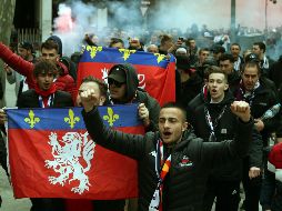 Ante el desplazamiento de cuatro mil 500 seguidores del club francés a la ciudad catalana, las autoridades desplegaron un dispositivo de seguridad pero, aun así, se registraron incidentes. EFE / T. Albir