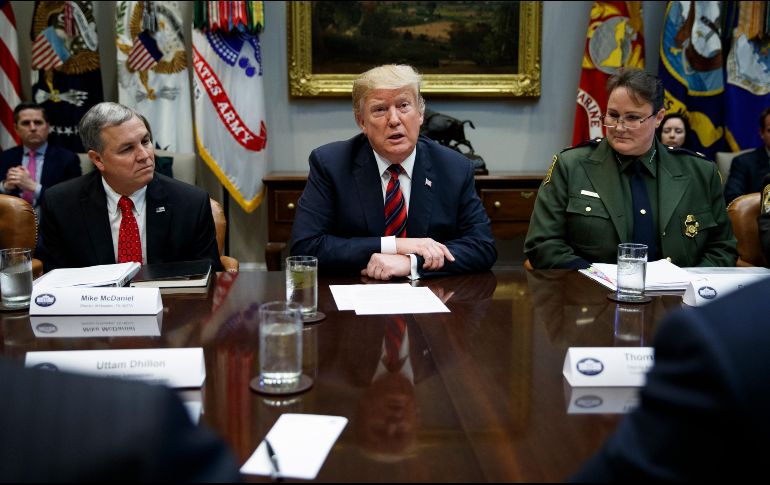 La decisión del mandatario provocó la caída de las acciones de Boeing en Wall Street. AP / E. Vucci