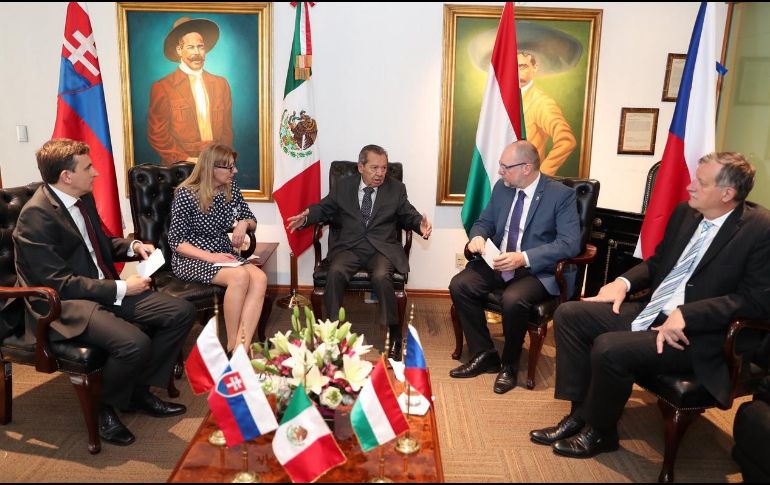 El fortalecimiento de las relaciones diplomáticas, así como la política económica, fueron algunos de los temas tratados en la reunión. TWITTER/@PMunozLedo