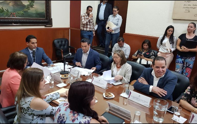 La propuesta para contratar endeudamiento considera gasto mil 200 MDP para pavimentación con concreto hidráulico del Periférico, parte del proyecto del Peribús. EL INFORMADOR / R. Rivas