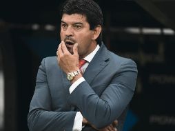 Contrario a lo hecho por Miguel Herrera, José Cardozo dejó a sus mejores hombres en la banca y el Guadalajara terminó cayendo en el primero de dos Clásicos de esta semana. MEXSPORT