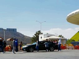 Los revendedores operan con toda tranquilidad en los alrededores del Estadio Akron. EL INFORMADOR / D. Reos