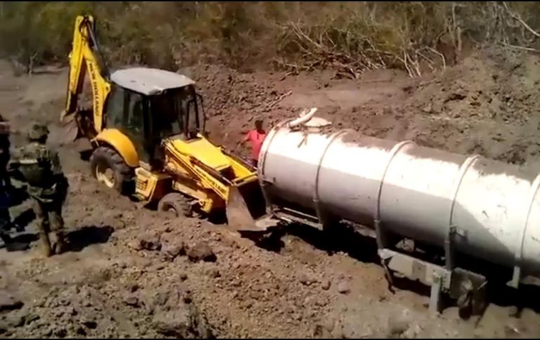 Se presume que estos hechos están ligados a la extracción clandestina de combustible de los ductos de Pemex. TWITTER / @SEMAR_mx