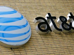 AT&T menciona que los clientes con cargo recurrente a su tarjeta de crédito bancaria obtendrán un beneficio en el cobro de su plan equivalente al ajuste de precios. AP / ARCHIVO