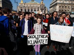 Tras su intervención en la cumbre del clima de la ONU en Polonia y en el foro de Davos, Greta (c) se convirtió en ejemplo para muchos jóvenes en diversos países. AP/ARCHIVO