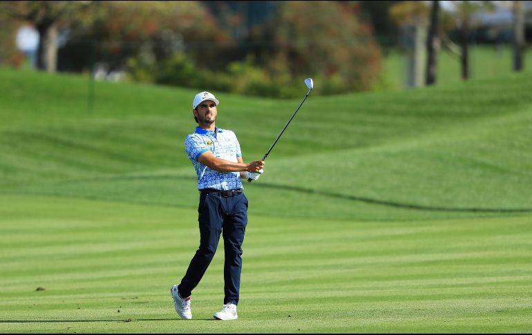 El mexicano Abraham Ancer realiza uno de sus tiros en el hoyo 4. AFP/S. Greenwood