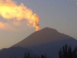  Debido a que se observa ligera emisión de gas que se dispersa en dirección noreste, el Cenapred llamó a no acercarse al volcán y sobre todo al cráter, debido al peligro que implica la caída de fragmentos balísticos. TWITTER/ @Popocatepetl_MX