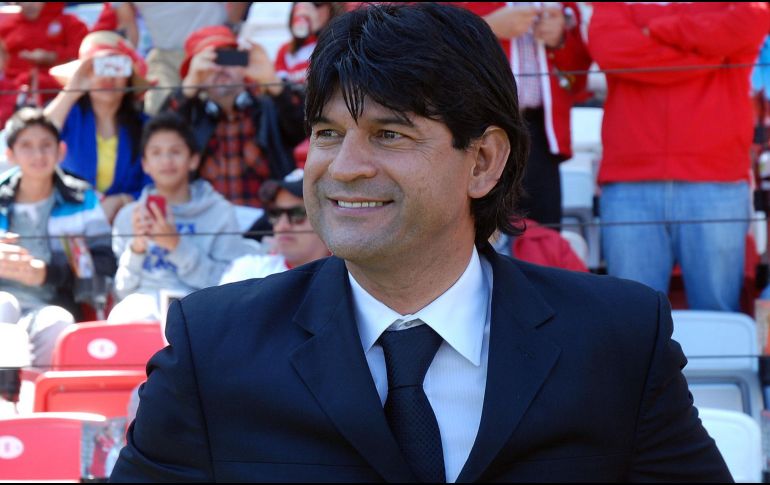 Tras perder contra el América, los aficionados se molestaron por la dirección de José Cardozo. EL INFORMADOR / ARCHIVO