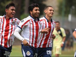 El equipo mayor de Chivas buscará seguir el ejemplo de los juveniles esta noche a las 19:00 horas. INTERNET/www.chivasdecorazon.com.mx