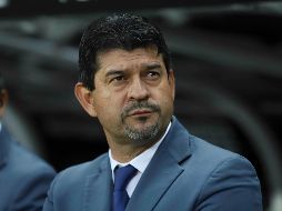Los aficionados señanan al entrenador como principal responsable de la situación de Chivas. SUN/MAR