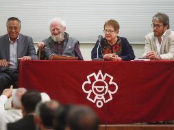 María del Carmen Zuno Arce donó al Museo Regional una baraja que Juan N. Cumplido le regaló a su padre y un reloj que perteneció a Ramón Corona. EL INFORMADOR / A. Camacho