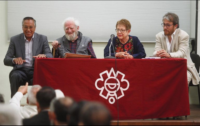 María del Carmen Zuno Arce donó al Museo Regional una baraja que Juan N. Cumplido le regaló a su padre y un reloj que perteneció a Ramón Corona. EL INFORMADOR / A. Camacho