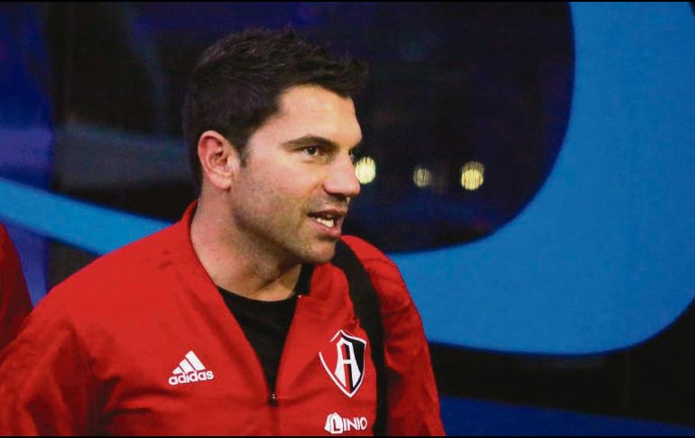 Cufré le echa ojos a sus centrales